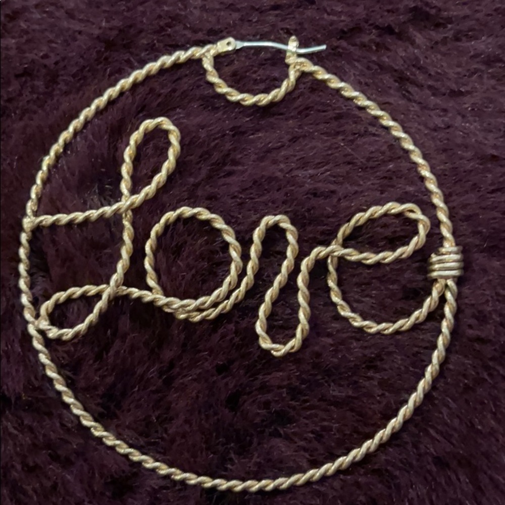 Cute love earrings💕 - Picture 2 of 3